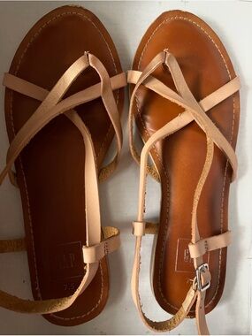 GAP Women’s Nude Strappy Flat Sandals